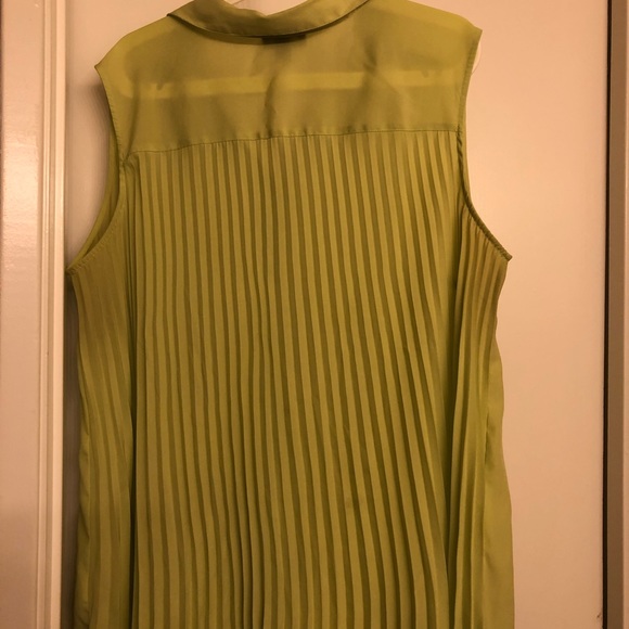 Chartreuse sleeveless button down shirt - Picture 2 of 3